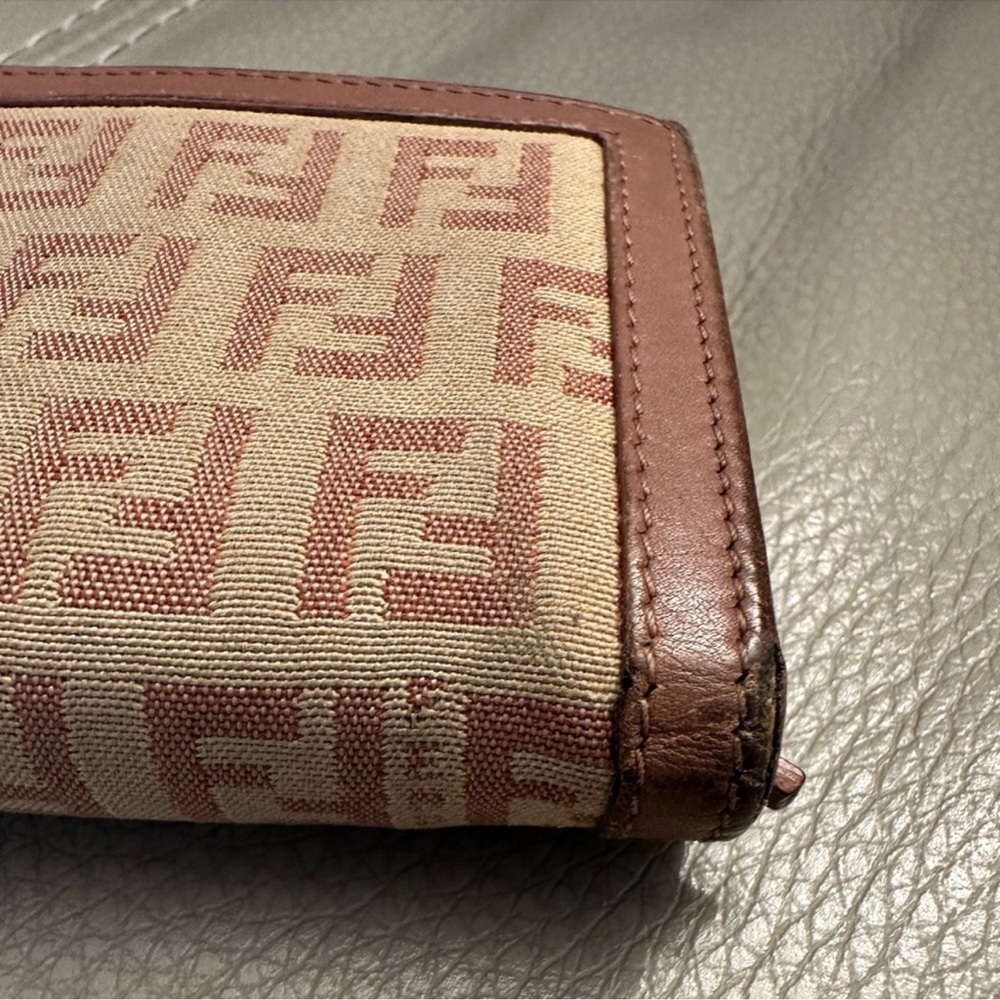 FENDI Vintage Leather and Woven FF Print Medium Wallet. Tan & Brown - Picture 11 of 16